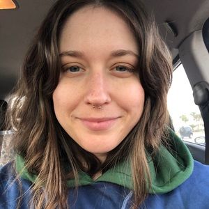 Meet your Posher, Caitlin